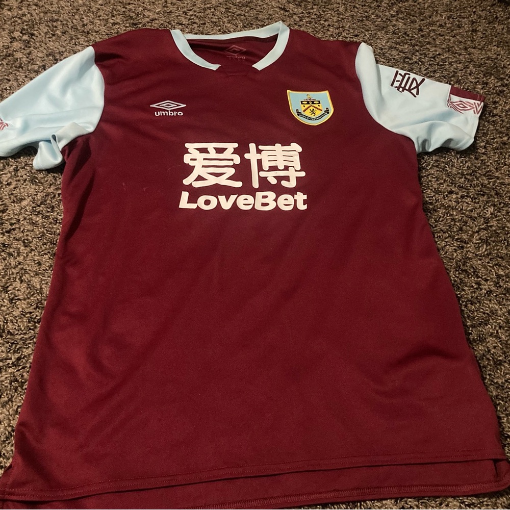 Burnley soccer jersey men’s large